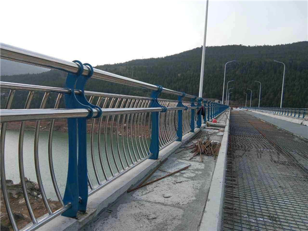 焦作不锈钢桥梁护栏的特点及其在桥梁安全中的重要作用